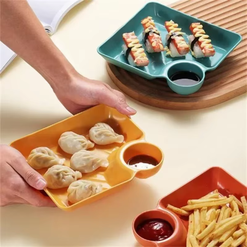 Chips et assiettes à tremper