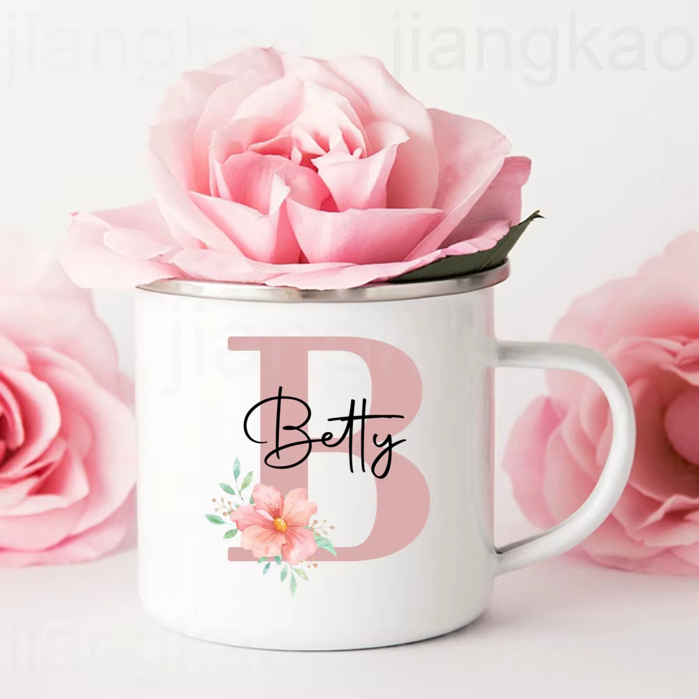 Tasse personnalisée initiale avec nom