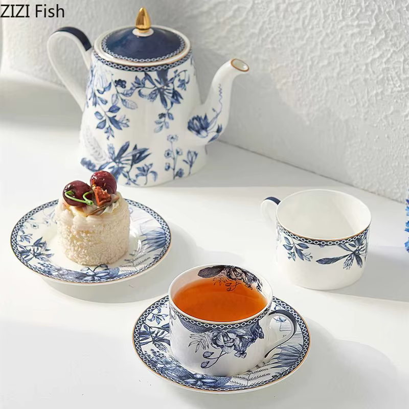 Tasse à café et théière en céramique