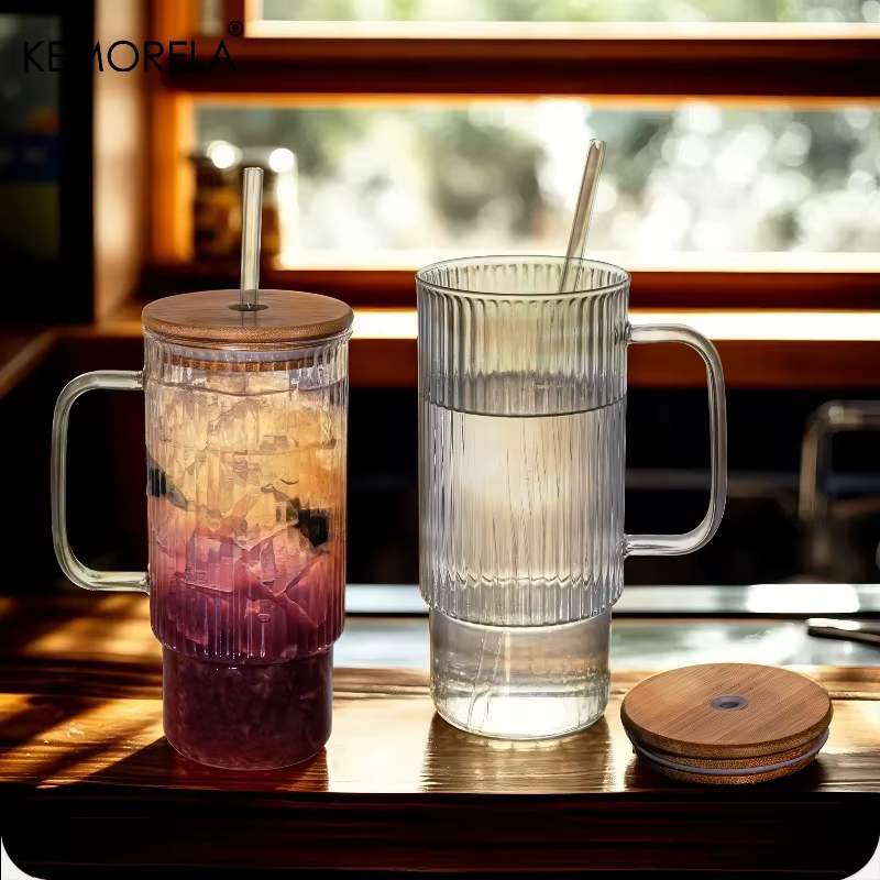 Gobelet en verre nervuré d'inspiration vintage de 900 ml avec couvercle et paille en bambou – Poignée multicolore pour