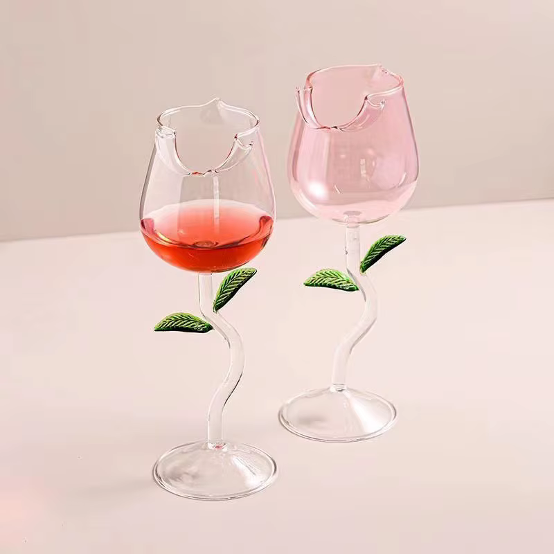 Verres à vin rouge en forme de rose