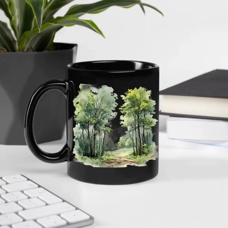 Tasse en céramique, conception d'aquarelle de paysage de forêt noire