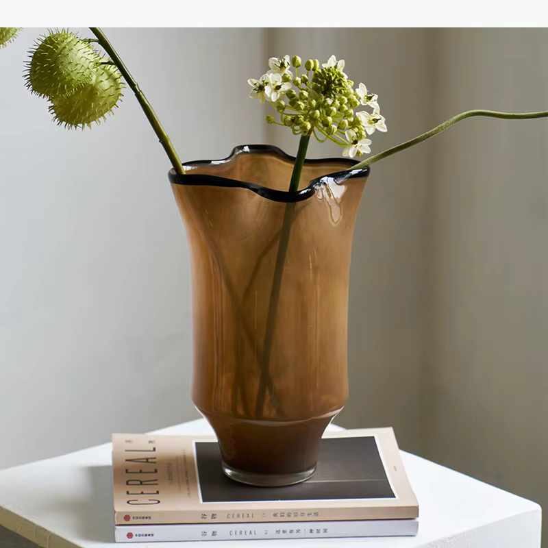 Vase en verre noir, décoration de bureau