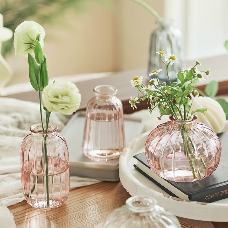 Vase en verre transparent