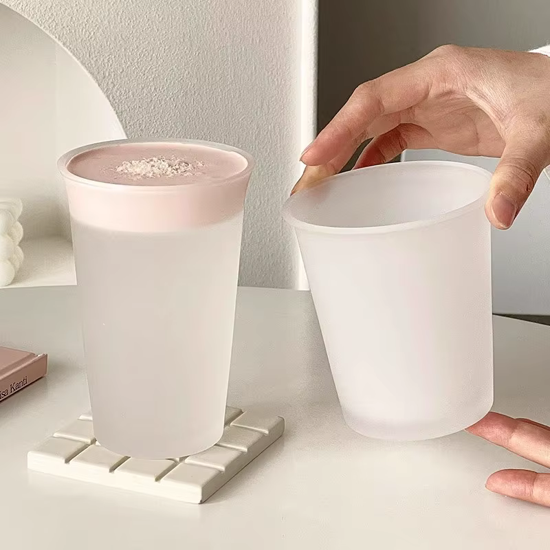 Tasse en verre conviviale ré simple pour la maison