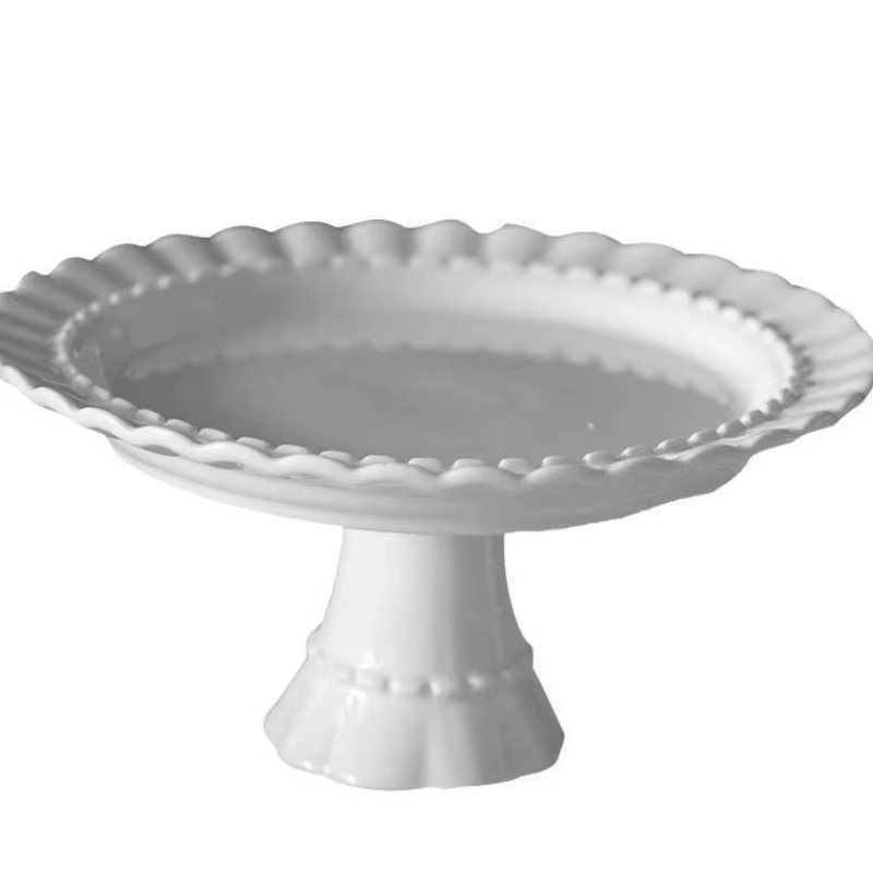 Assiette médiévale en céramique française à pied haut