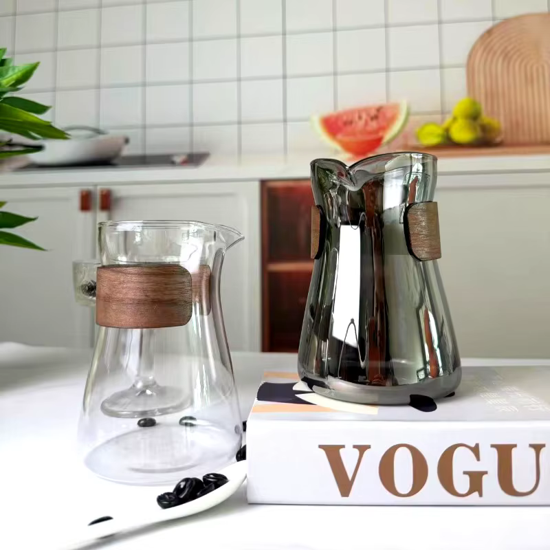 Carafe à café en verre avec couche en bois résistante à la chaleur