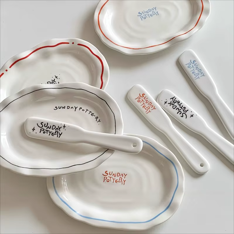 Assiette ovale en céramique de ligne rétro