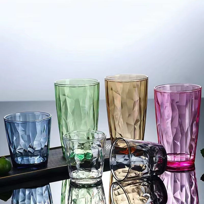 Verres à vin en plastique
