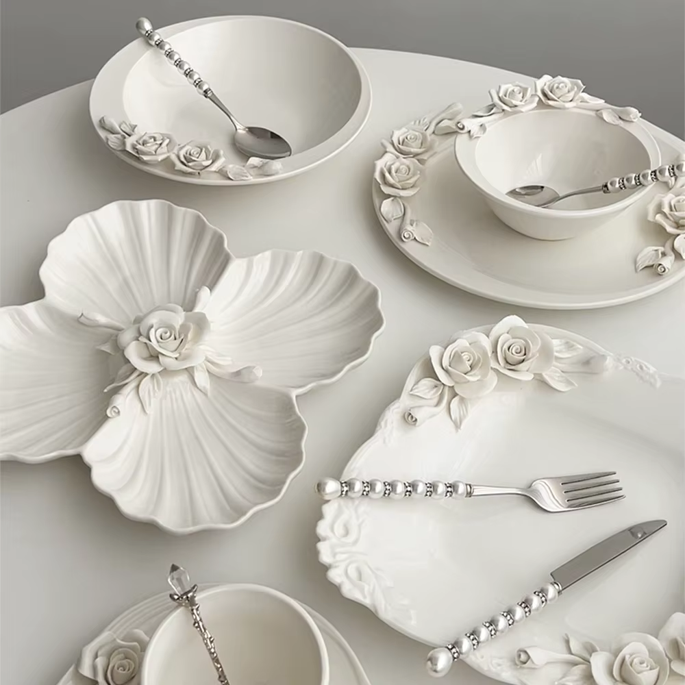 Bol à fleurs, assiette