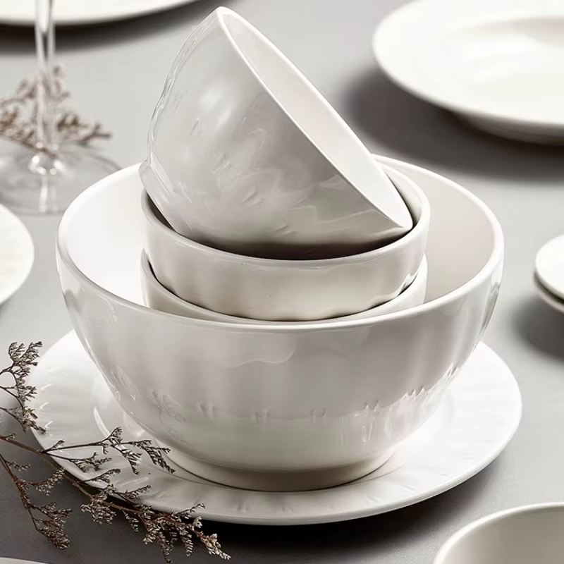 Service de vaisselle minimaliste en porcelaine