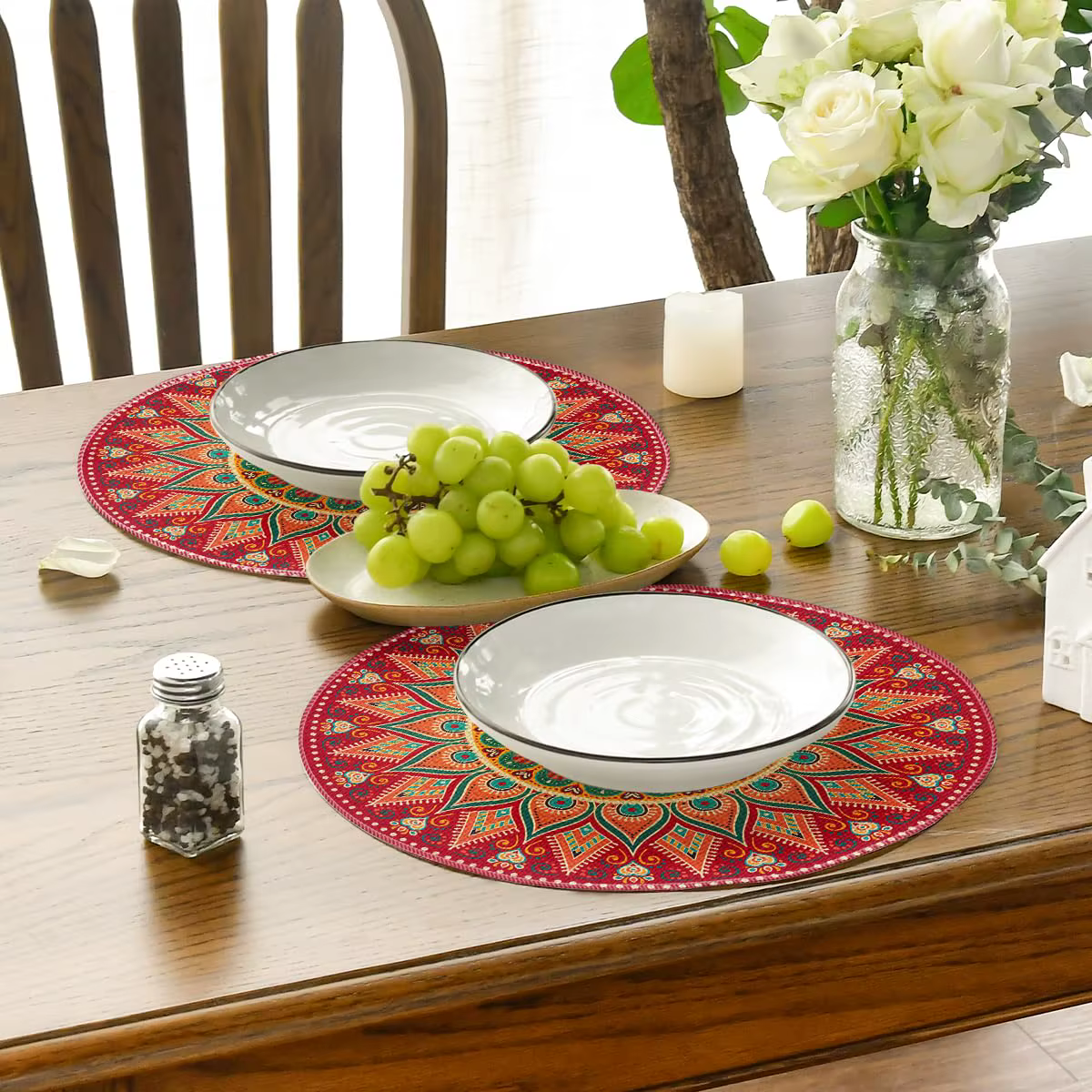 Ensemble de 4 sets de table ronds Mandala rouge, tapis de table de ferme de printemps saisonnier pour la décoration de salle à manger de cuisine de fête