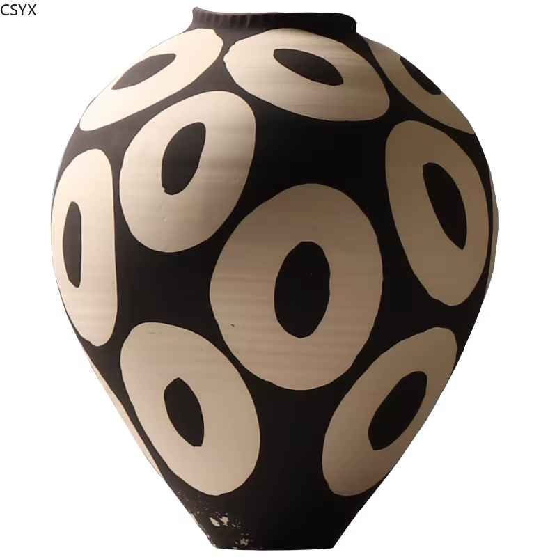 Vase en céramique cercles géométriques dessinés à la main
