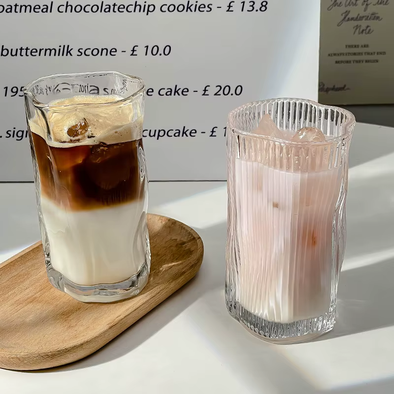 Tasse à jus en verre irrégulière pour usage domestique