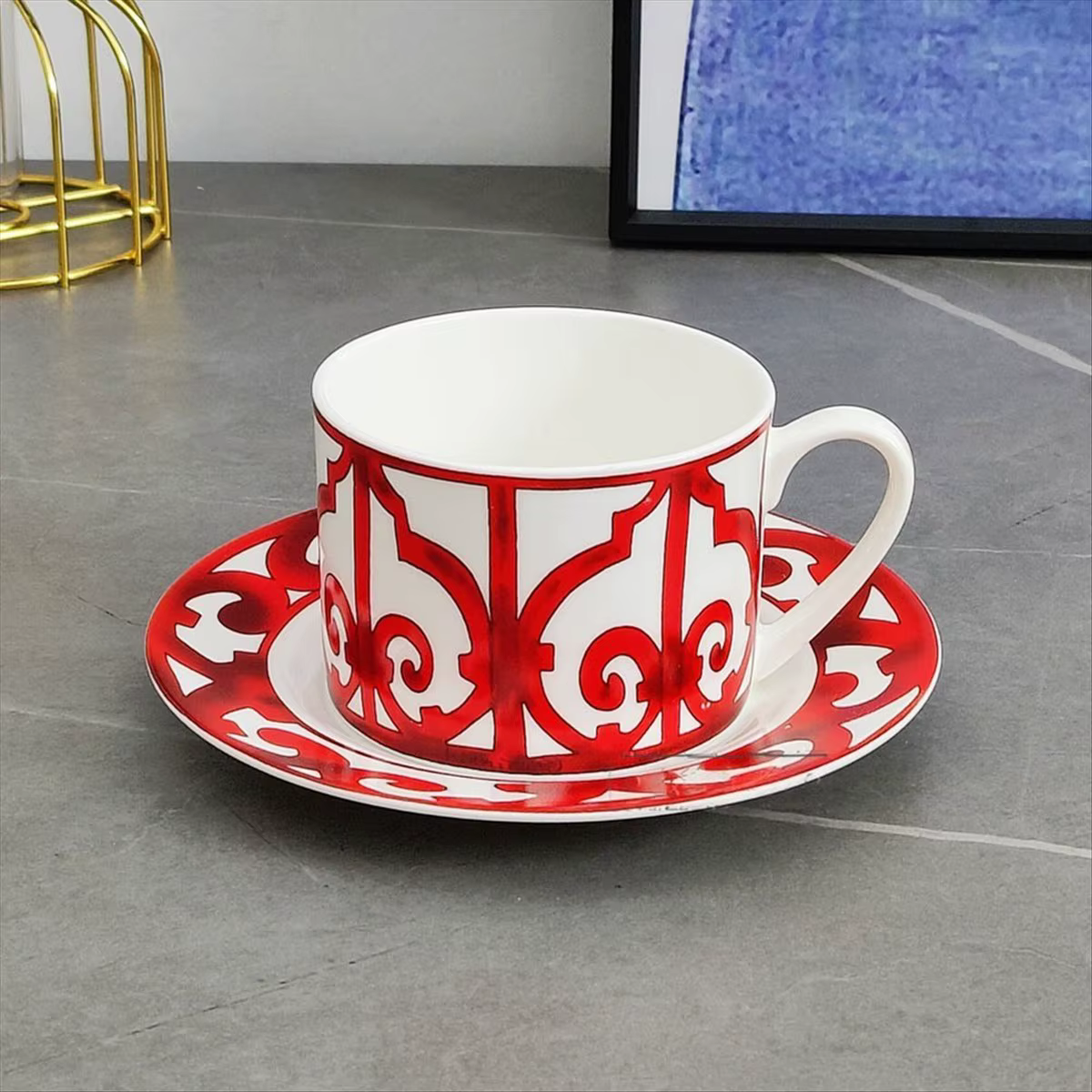 Tasse à café et assiette en porcelaine de cour