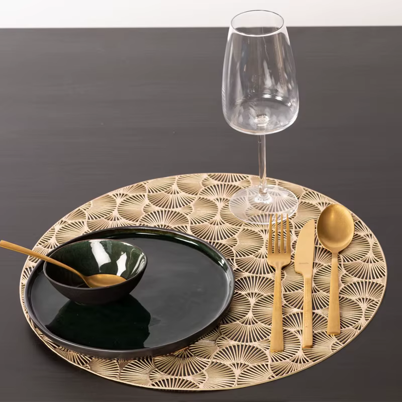 Tapis de Table à fleurs dorées