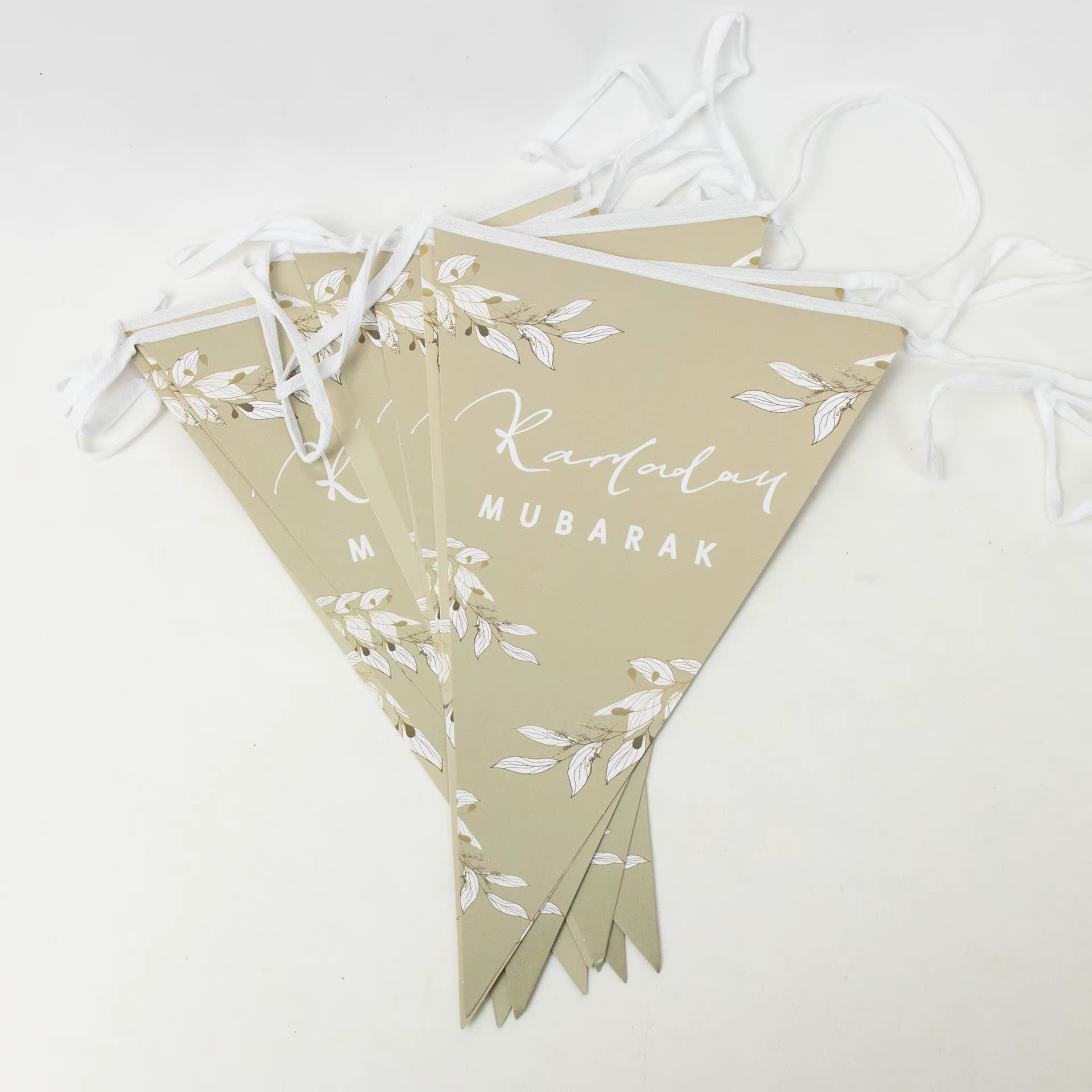 Assiettes en papier gris Ramadan Mubarak