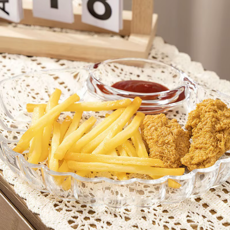 Assiette transparente en forme de coquille