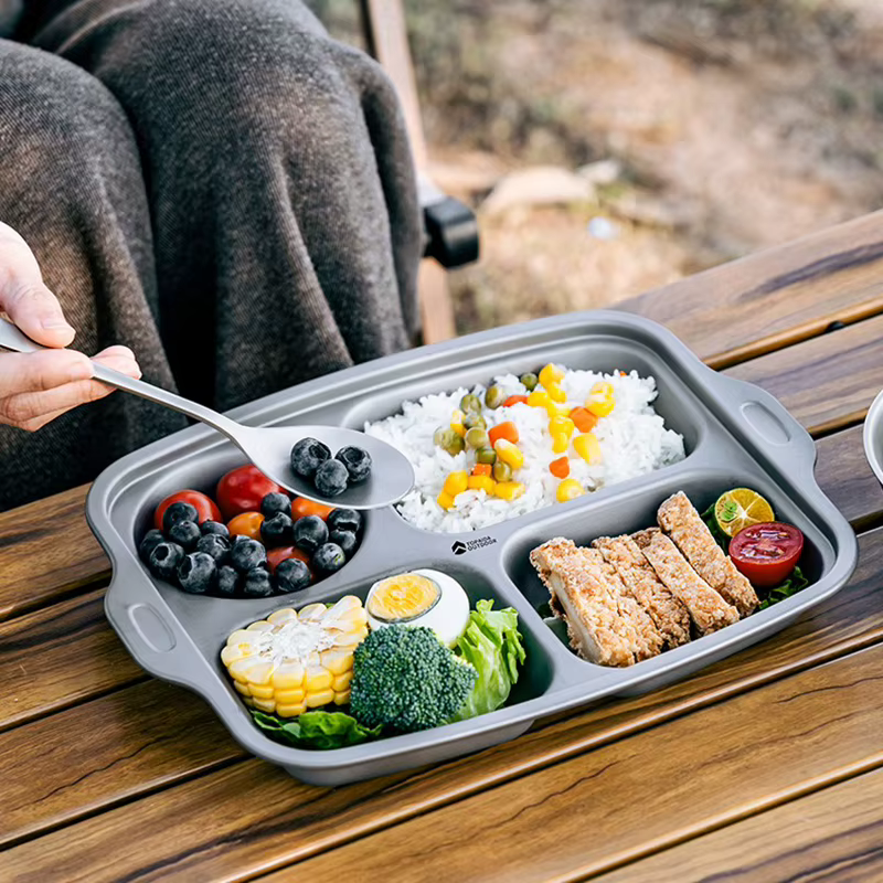Assiette divisée en titane avec 4 compartiments