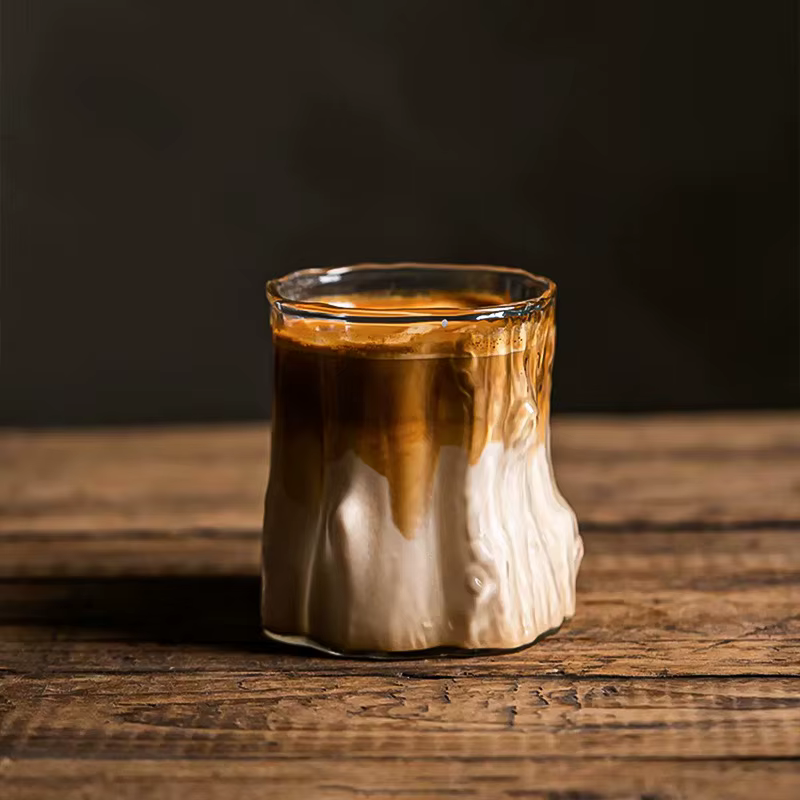 Tasse à café sale, blanche australienne