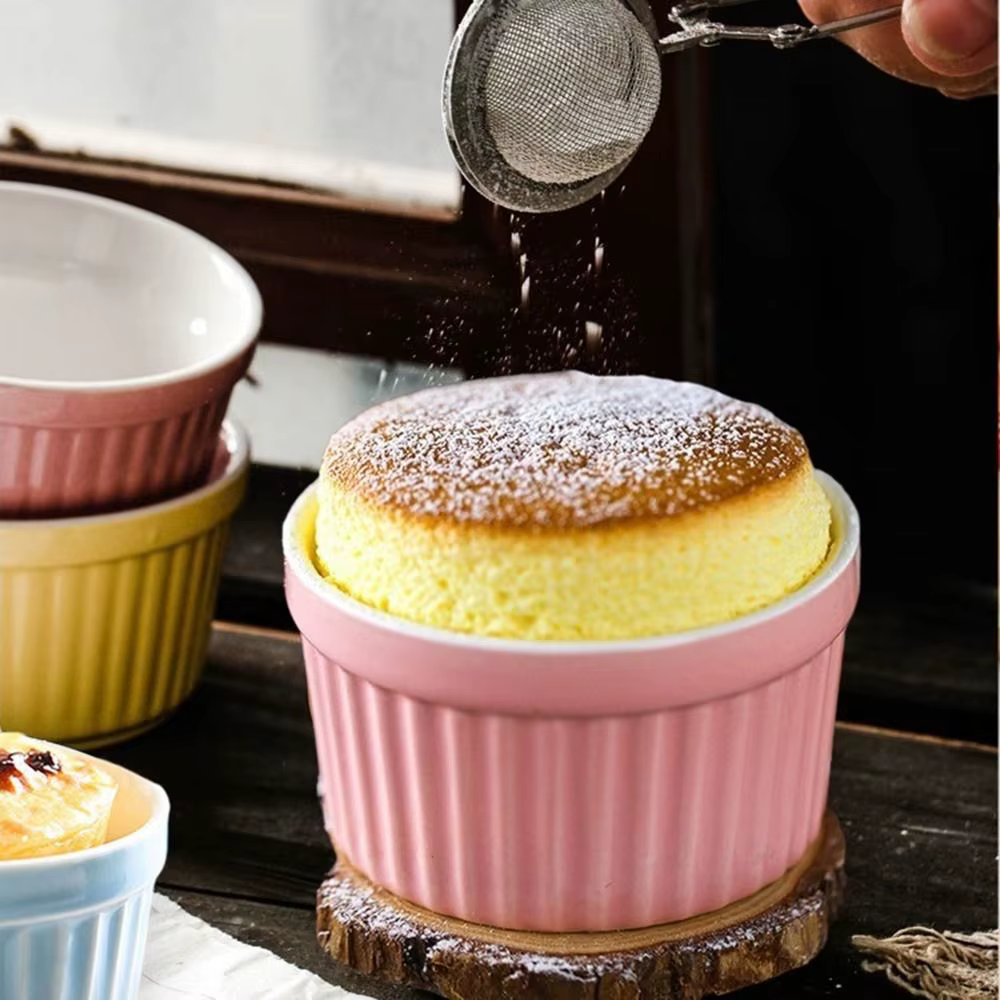 Ramequins colorés pour la cuisson au four