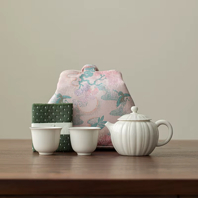 Théière japonaise en céramique faite à la main