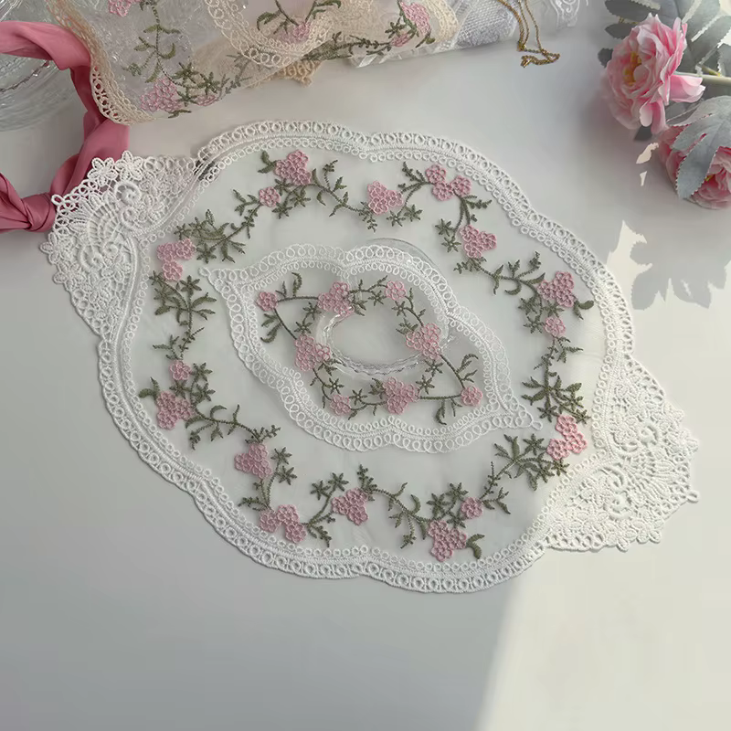 Nappe brodée rétro en dentelle