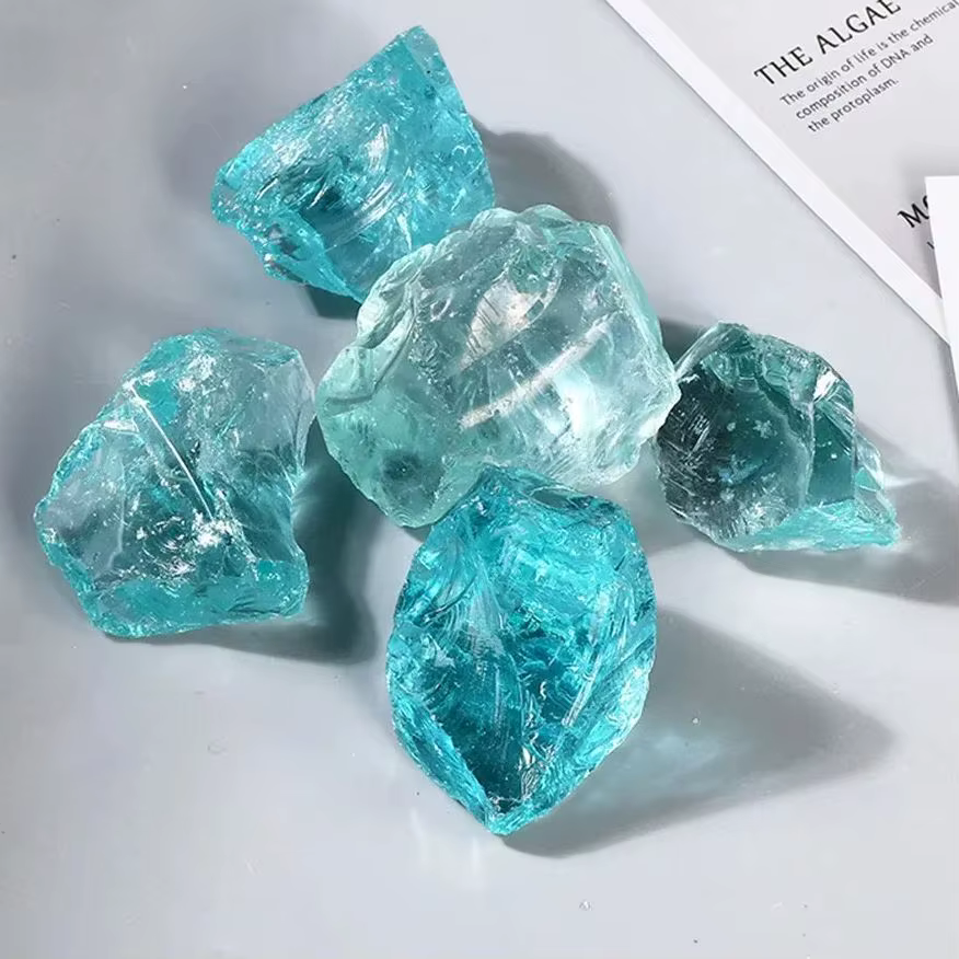 Glaçure colorée en cristal bleu de mer clair naturel