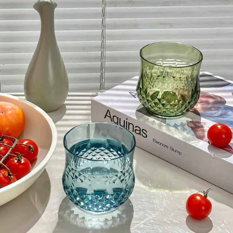 Verres à vin en plastique