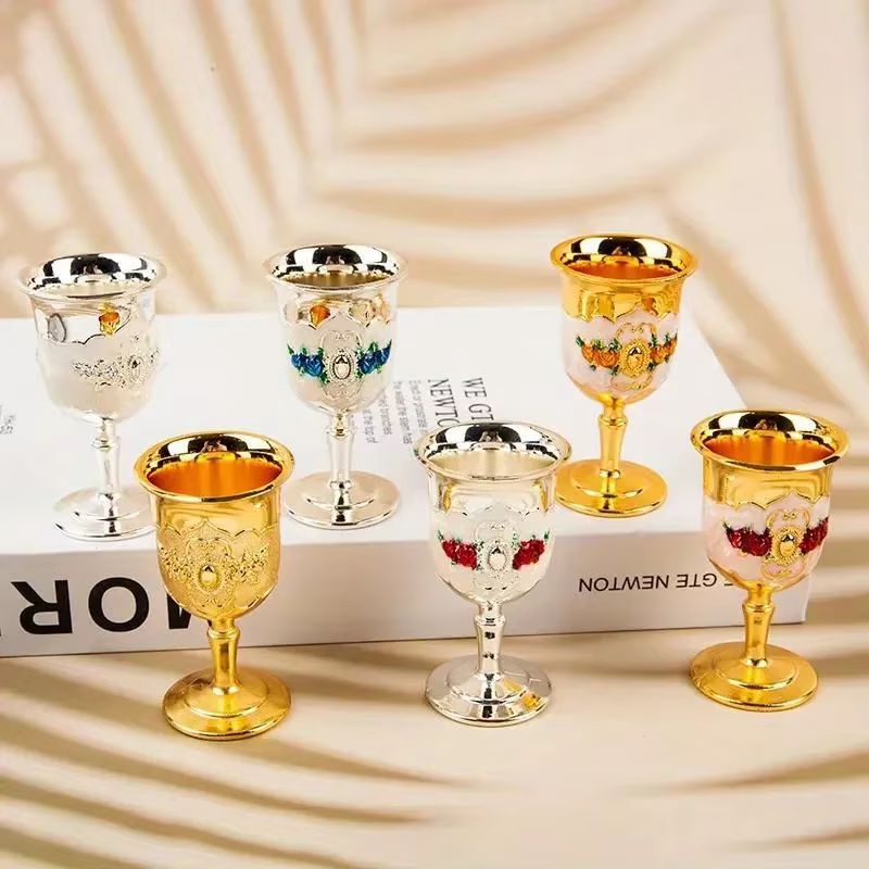 Verres à vin en métal de style européen vintage