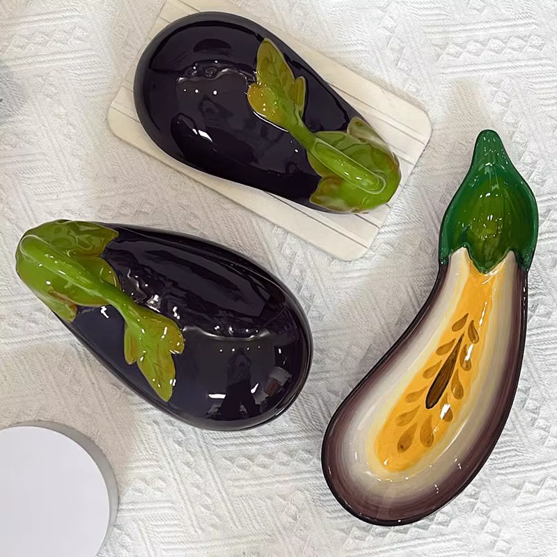 Assiette créative d'aubergine violette végétale