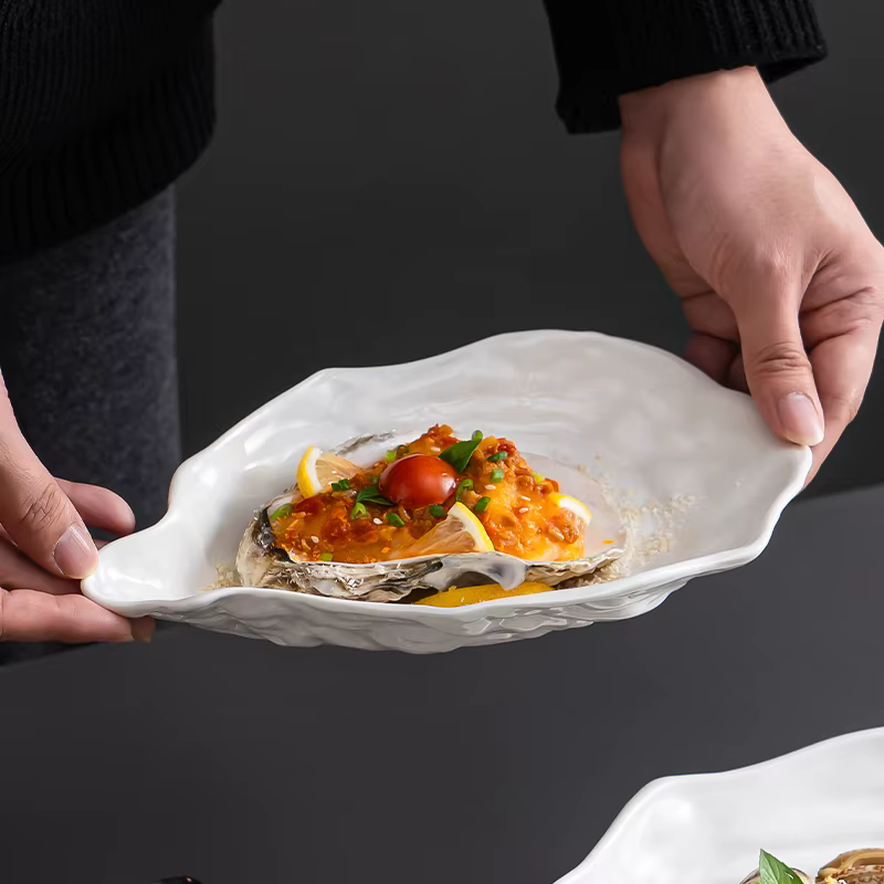 Assiette en céramique moderne en forme d'huître