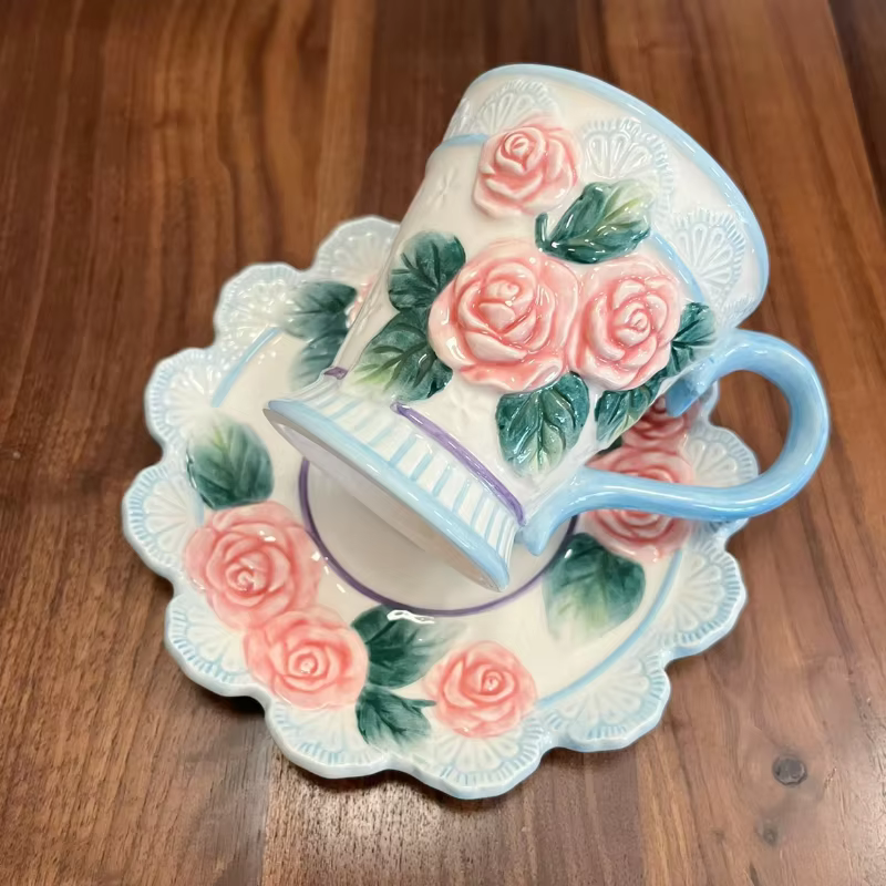 Théière et tasse à thé en céramique peinte à la main