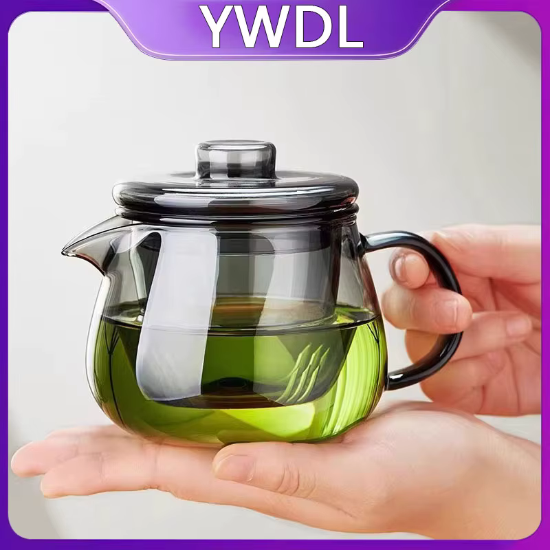 Théière en verre avec infuseur