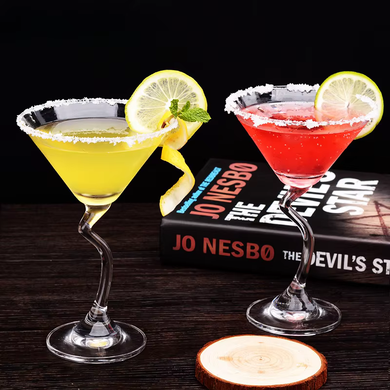 Ensemble de verres à cocktail triangulaires