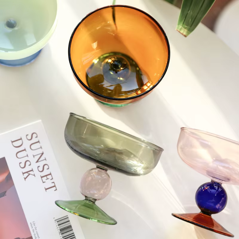 Tasse à crème glacée colorée