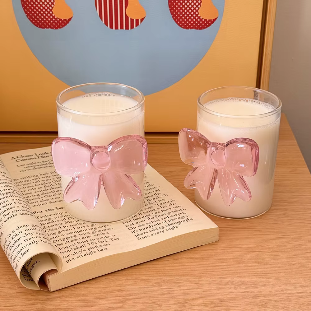 1 tasse en verre mignonne