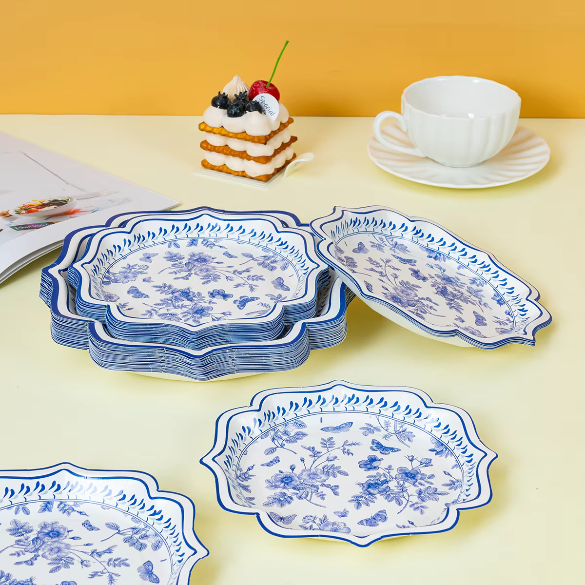 Assiettes en papier jetables à thème floral bleu