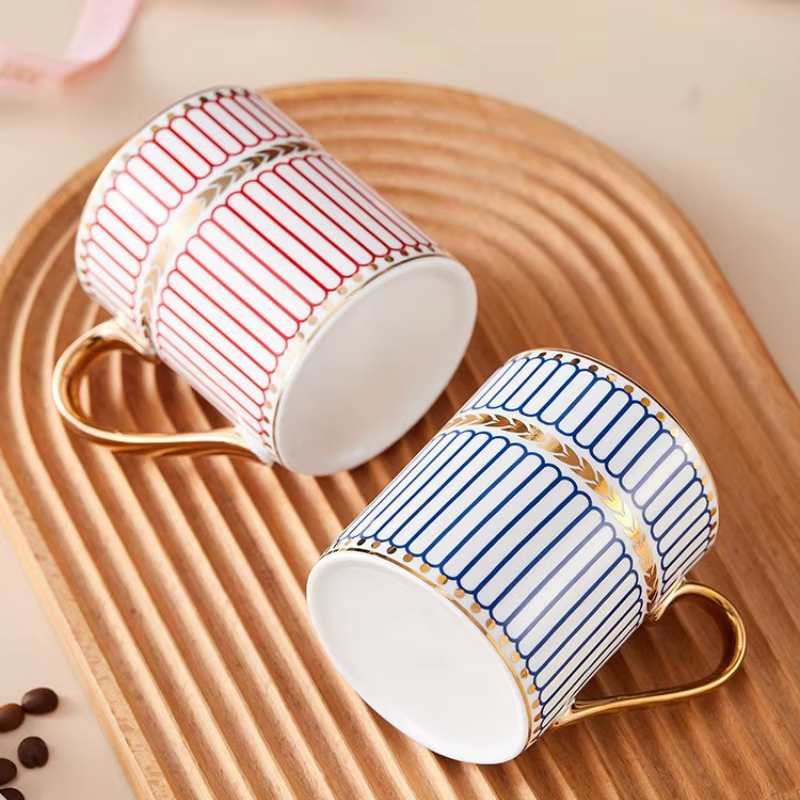 Tasse à café en céramique dorée peinte à la main de luxe légère