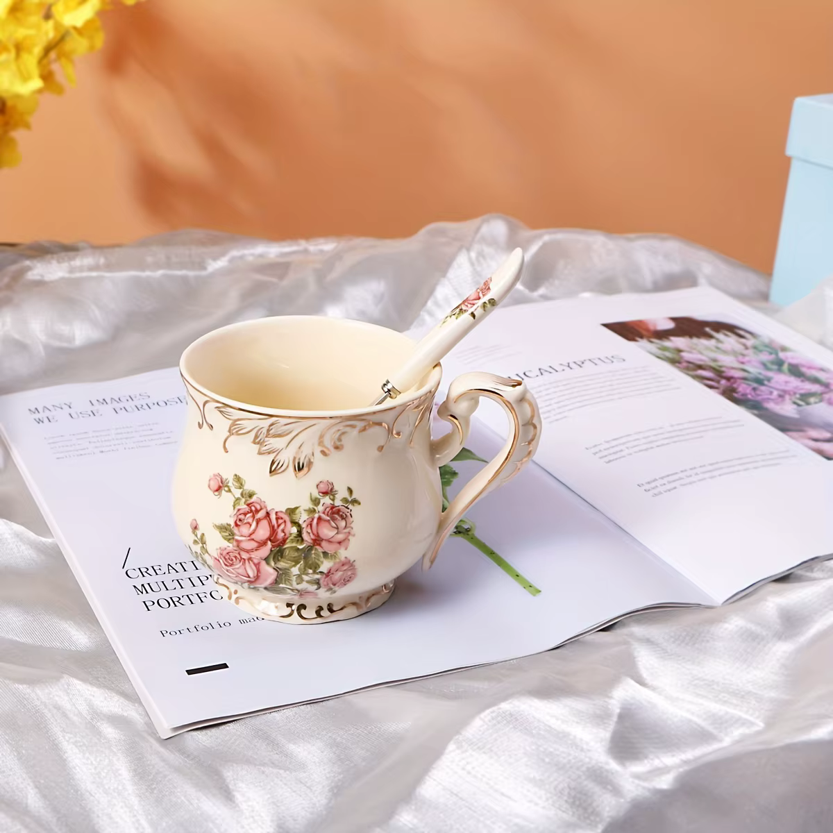 Ensemble tasse et cuillère en céramique rose