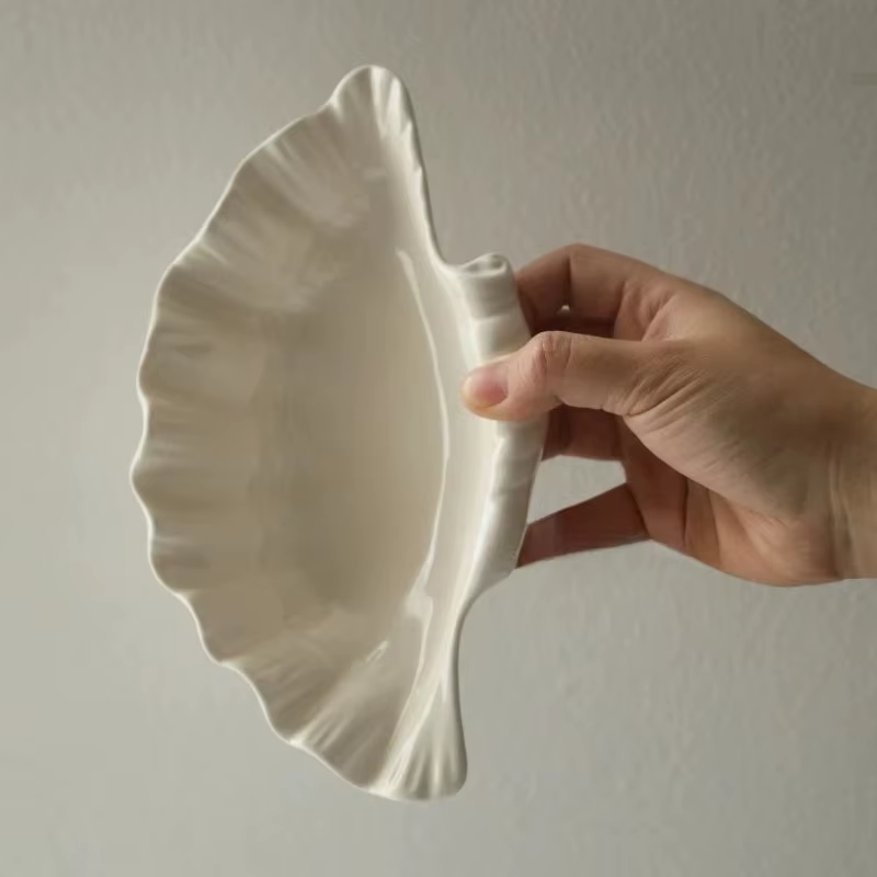 Assiette en céramique rétro crème