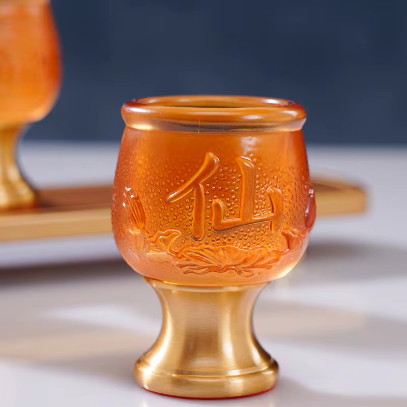 Tasses de glaçage colorées pour offrir du vin ou de l'eau