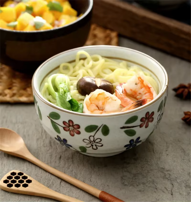 Filles à soupe de riz japonais