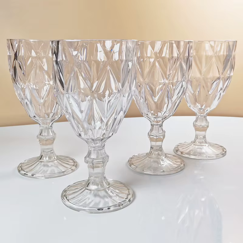 Verre à vin vintage en plastique