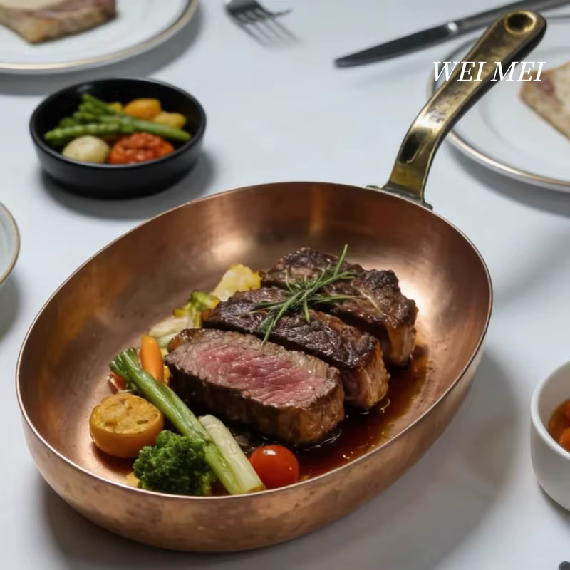 Poêle à steak elliptique vintage en cuivre artisanal