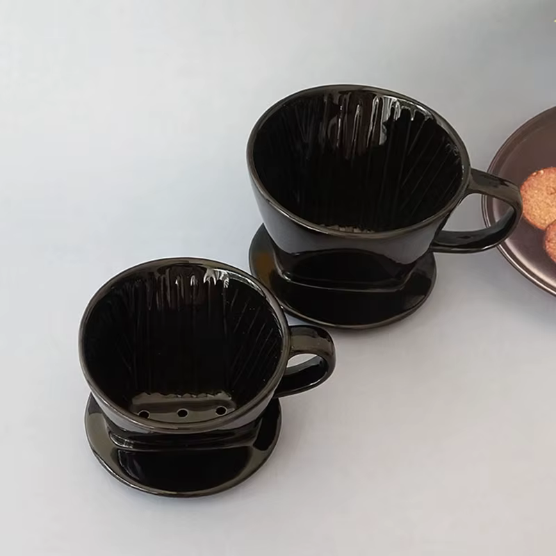 Goutteur à café en céramique noire réutilisable