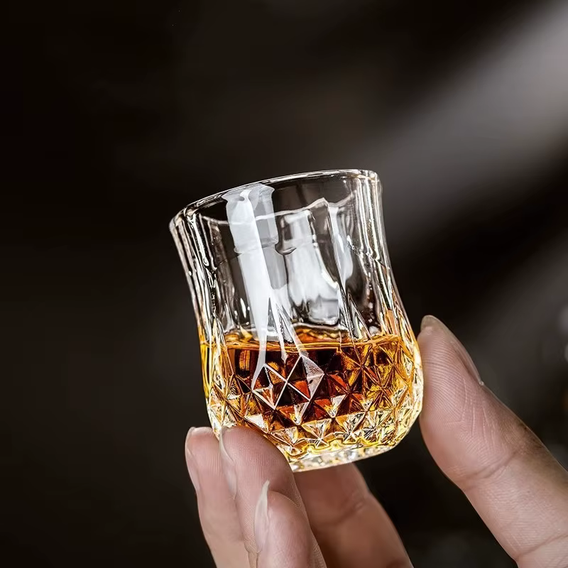 Verre à whisky en forme de rhum