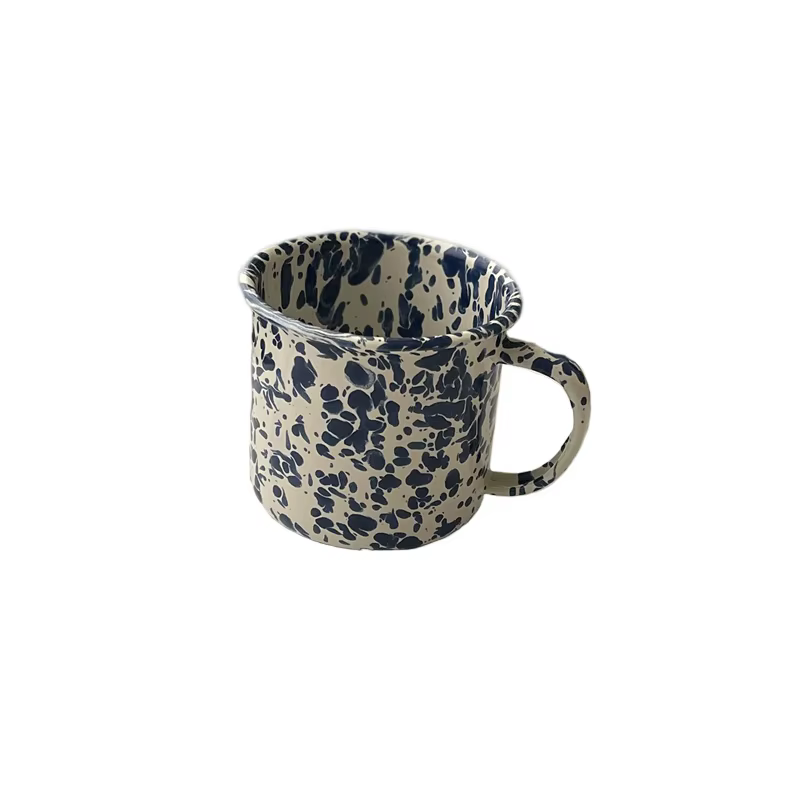 Plat rond bleu marine, vaisselle émail yaourt avoine