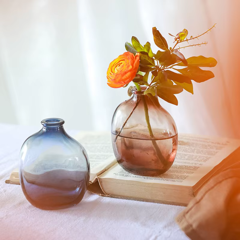 Vase en verre rétro marron