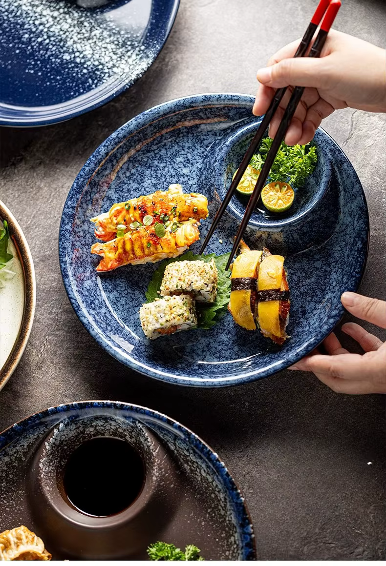 Assiette à boulettes de style japonais avec assiettes